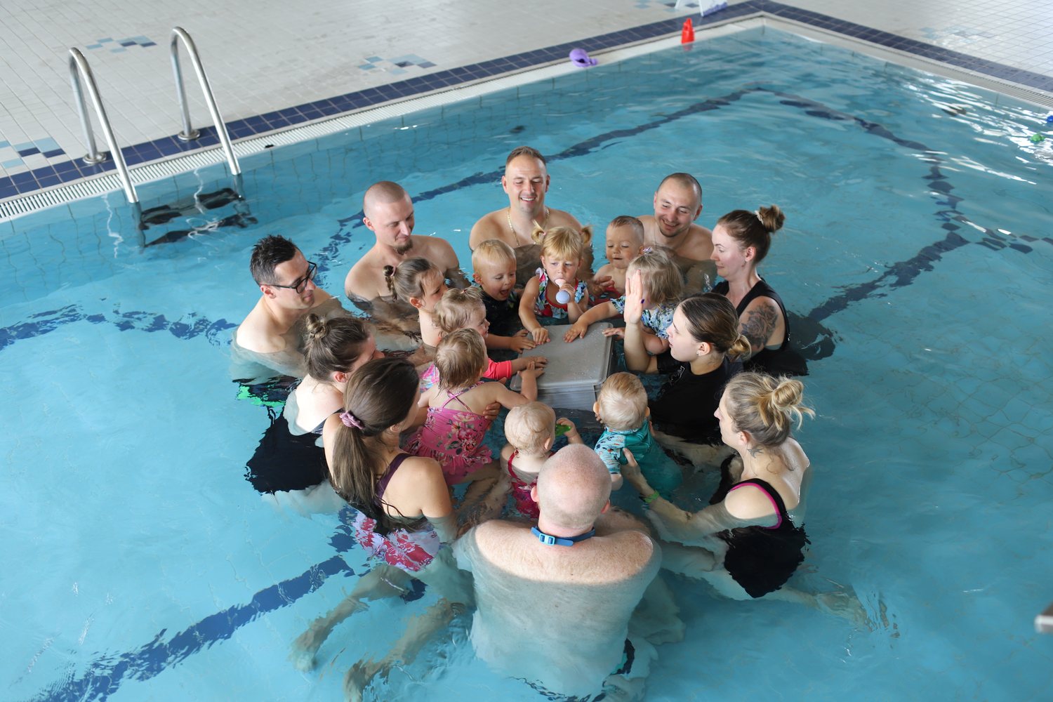 Kameralna grupa AquaBaby w wodzie